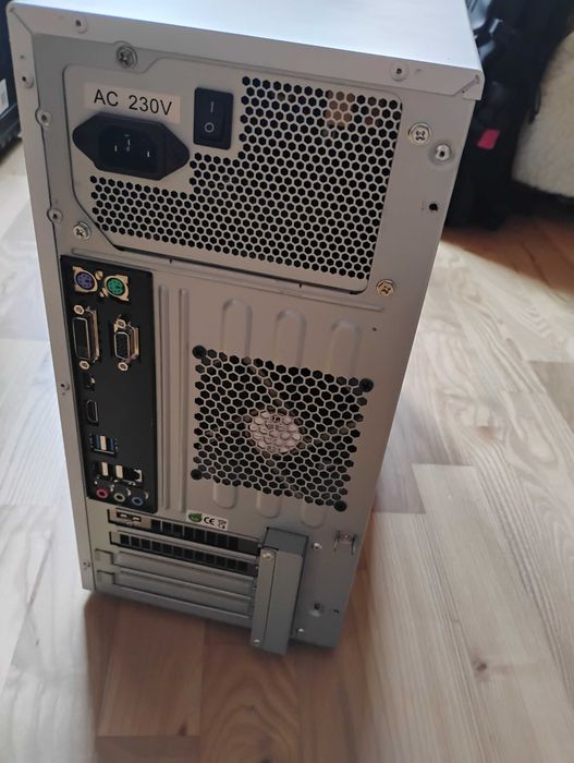 RETRO / SLEEPER PC – i5-7400 + RX 470 4GB + 16GB RAM – klasyczna biała obudowa