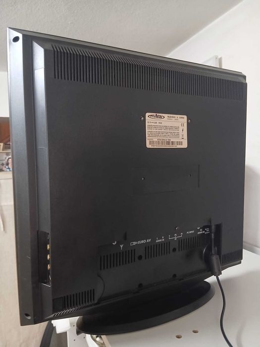 Televisão e monitor de PC - 20 Polegadas