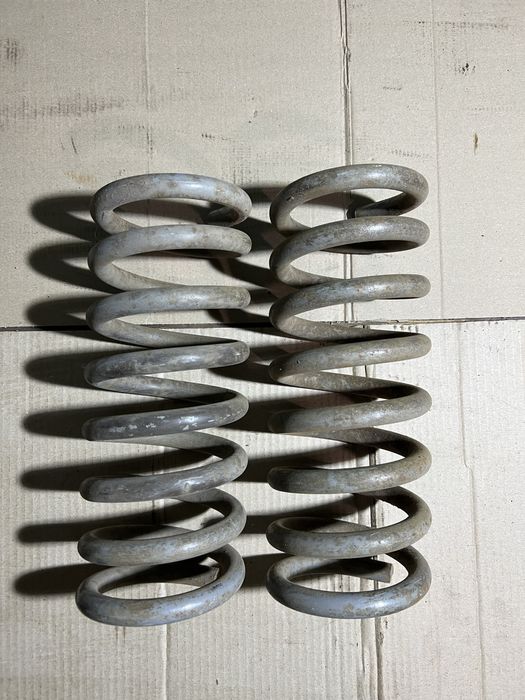 Продам пружини передні на Chevrolet Niva