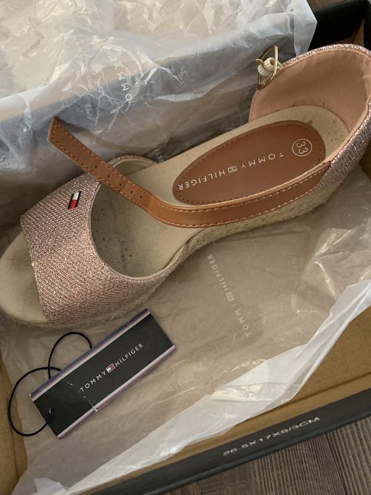 Sabdalias tommy hilfiger usadas 1 vez
