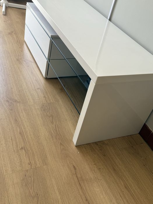 Móvel de alto brilho com duas gavetas