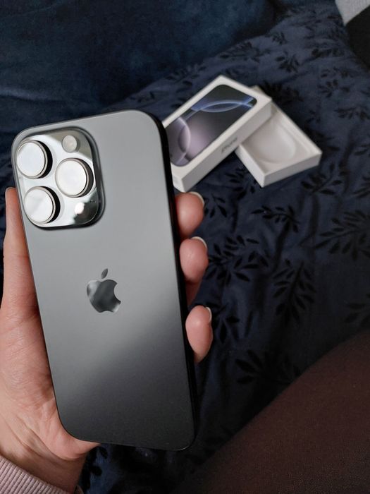 iPhone 16 pro 256 gb black titanium