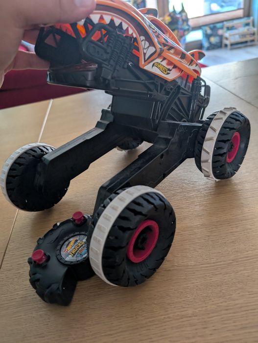 Samochód zdalnie sterowany Hot Wheels Tiger Shark duzy