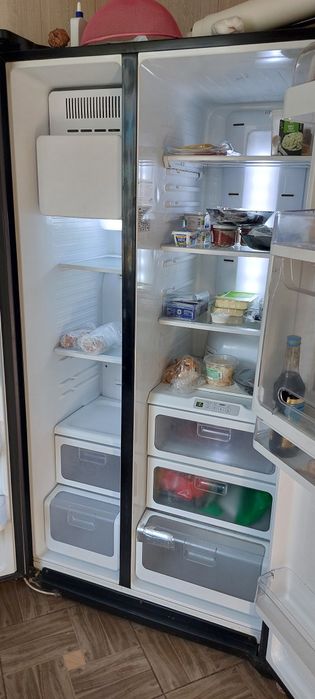 Холодильник Samsung Side-by-Side з льодогенератором
