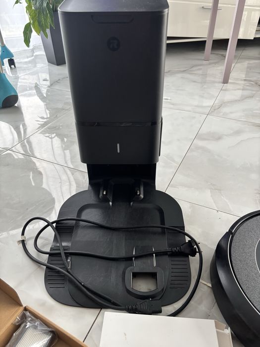 Irobot Roomba i5 clean base