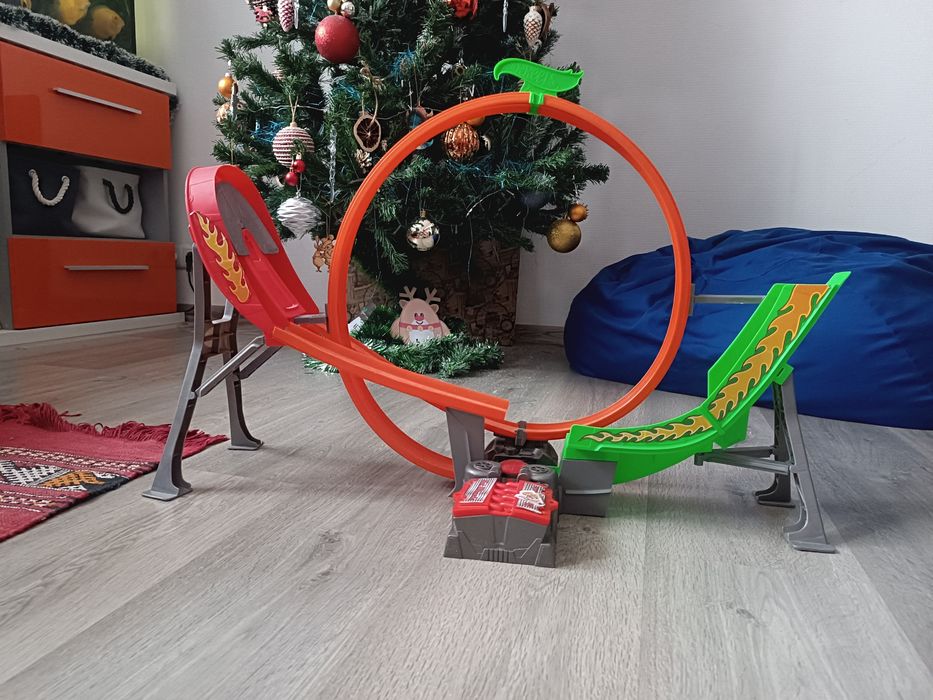 Хотвілс трек. Hot Wheels trek. + Машинки