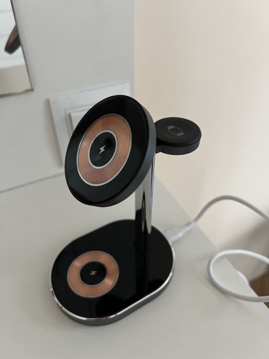 Бездротовий зарядний пристрій, можна заряджати айфон, вотч, навушники