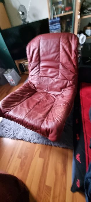 Fotel ze skóry czerwony