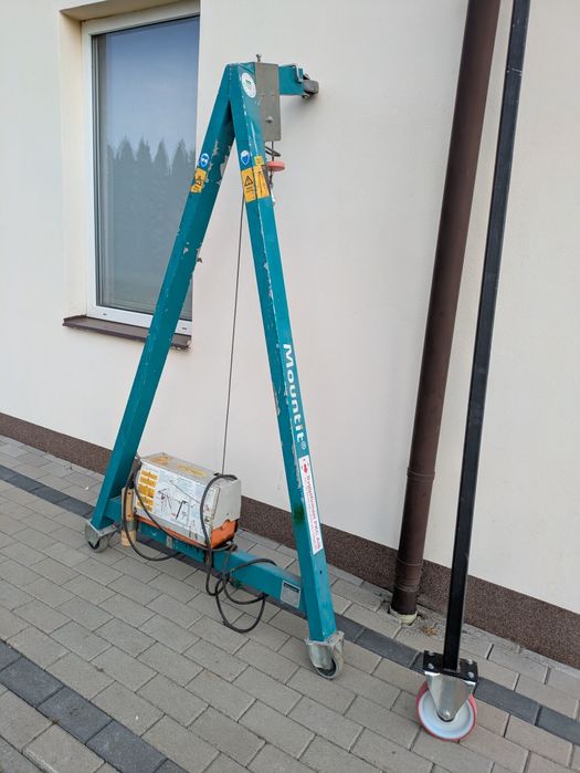 Dźwig elektryczny do montażu okien, szyb