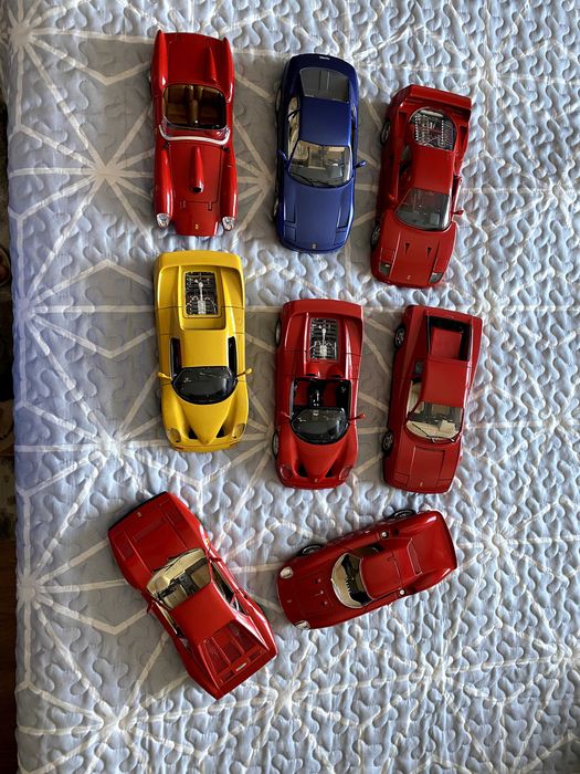 Carros de Miniatura - Coleção Burago Ferrari á Escala 1/18