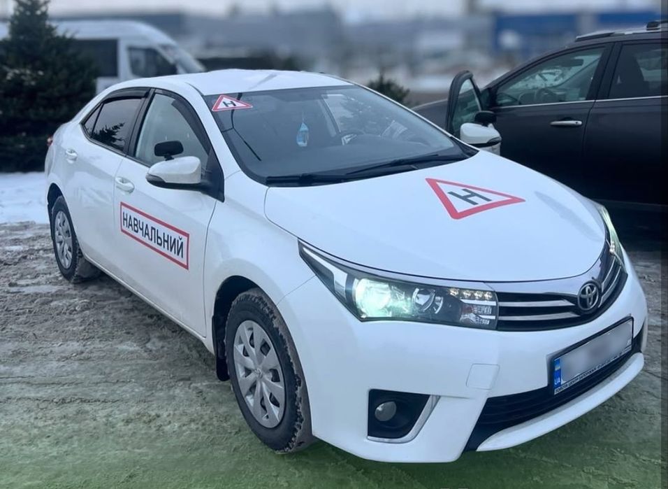 Інструктор,Автоінструктор, Toyota Corolla, приватні заняття з водіння.