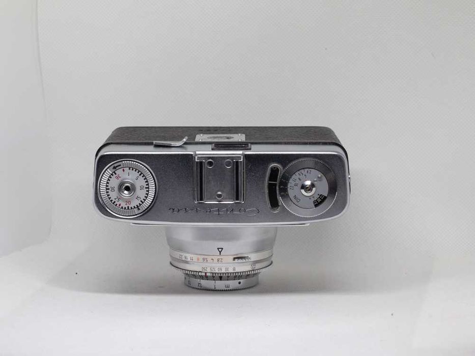 Máquina fotográfica analógica 35 mm rangefinder Zeiss Ikon Contessa