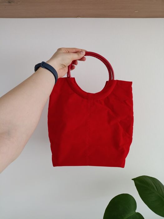 Czerwona torebka do ręki