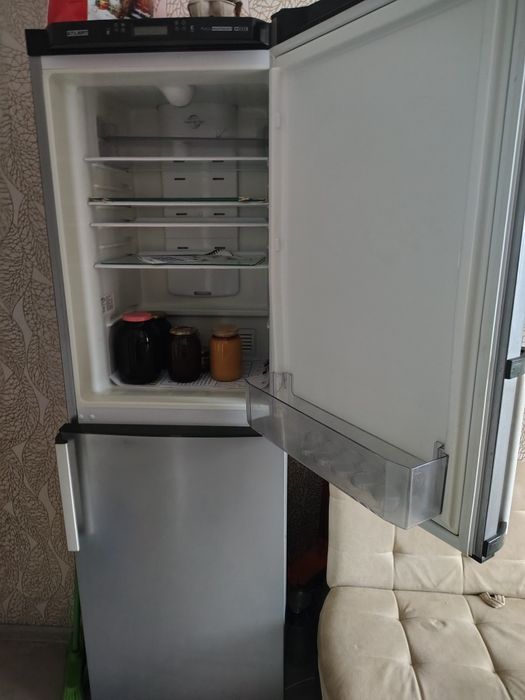 Продам холодильник на запчастини
