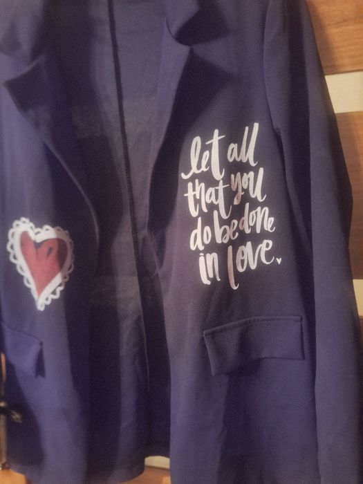 Płaszczyk damaki rozm.M czarny,stan bardzo dobry.