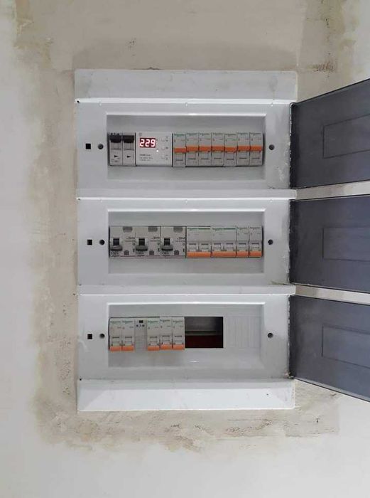 Электрик. Услуги электрика. - Електромонтажні послуги Чернігів на Olx