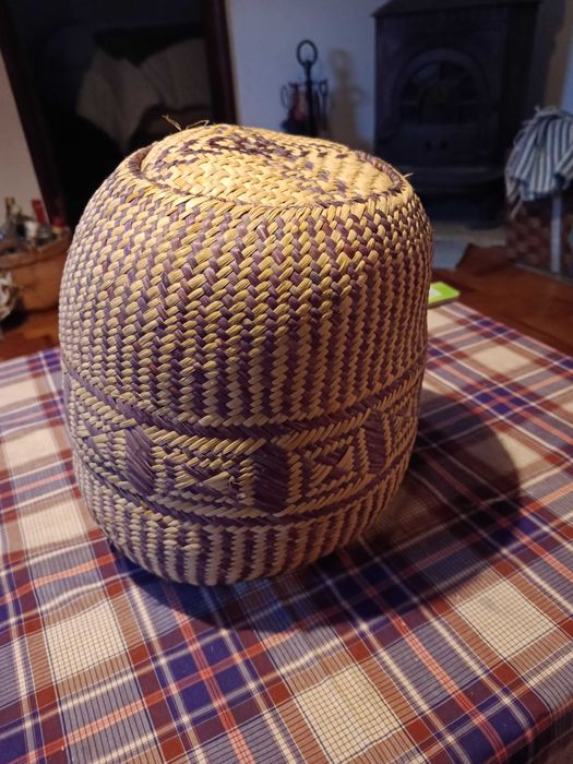 Banco banqueta sentar ou pousar pes artesanal em palha rustico decor