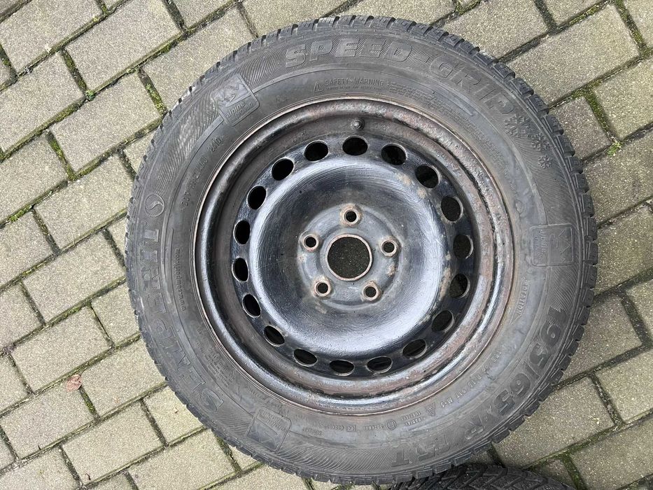 Opony Zimowe z Felgami 195/65/R15 VW Komplet
