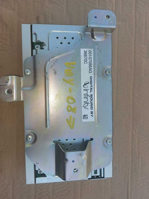 Wzmacniacz  CHrysler Grand  Voyager V 2010r.  05.107.086AG
