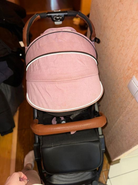 Коляска для дівчинки