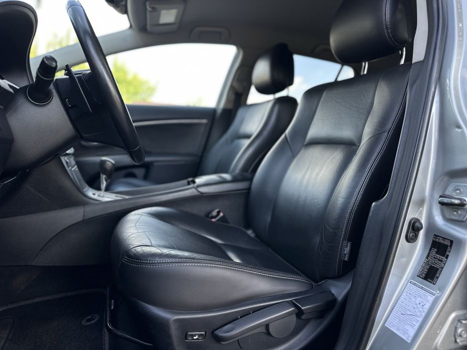 Продам Toyota Avensis 2011
