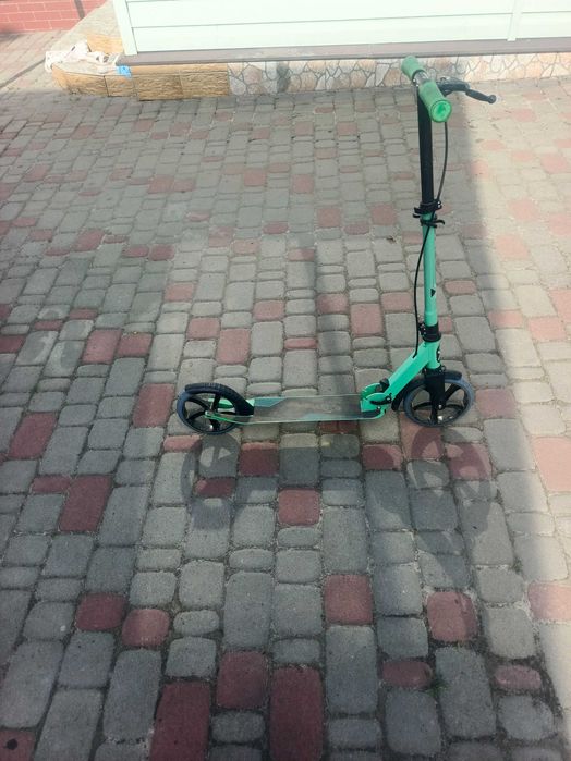Детский самокат б/ у. В нормальном состоянии .