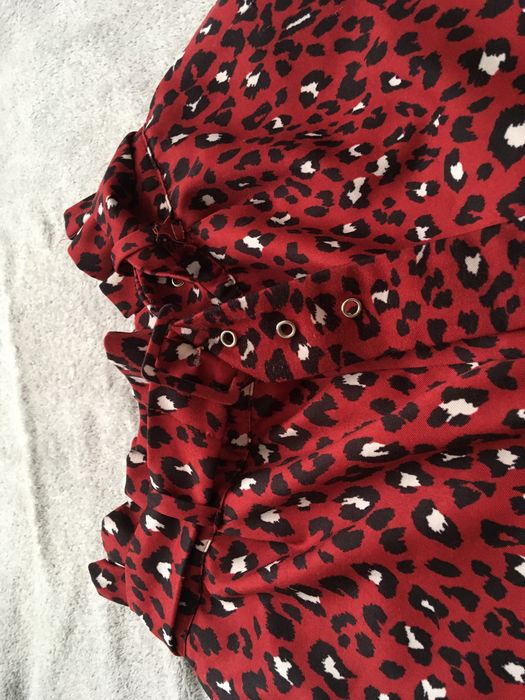 Spodnie 4/5 z paskiem Pull and bear czerwona panterka