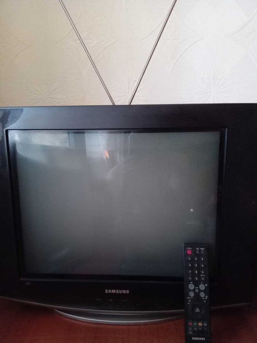 Продам телевизор 32 дюйма СМАРТ .,компьютер,муз. центр.телевизор . Чернигов.