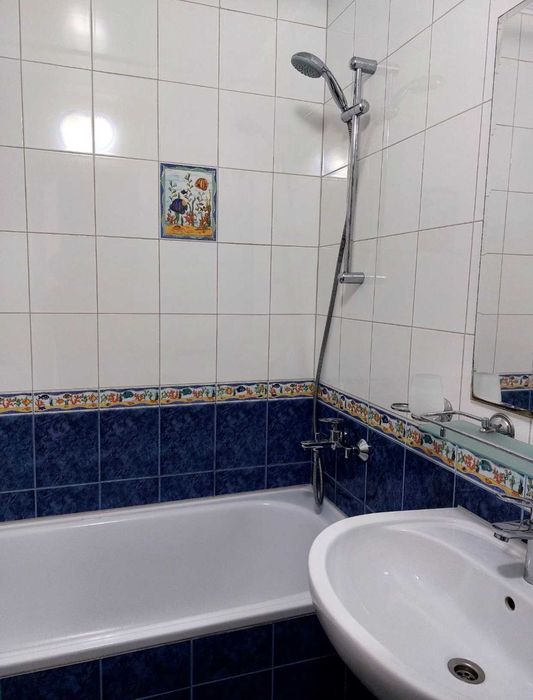 Продається трикімнатна квартира Центр. Сертифікат