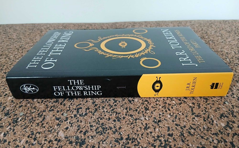 Livro - The Fellowship Of The Ring (J.R.R. Tolkien)