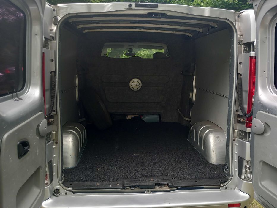Opel Vivaro 2.5 Diesel 6 osobowy brygadówka automat