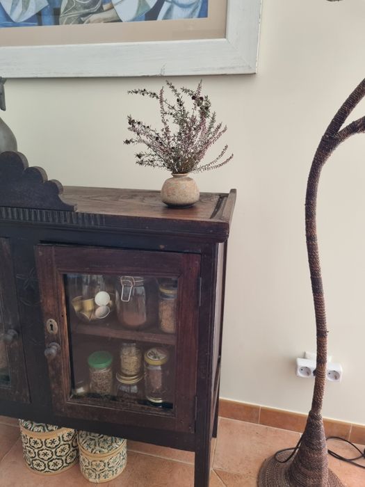 URGENTE Pequeno louceiro antigo