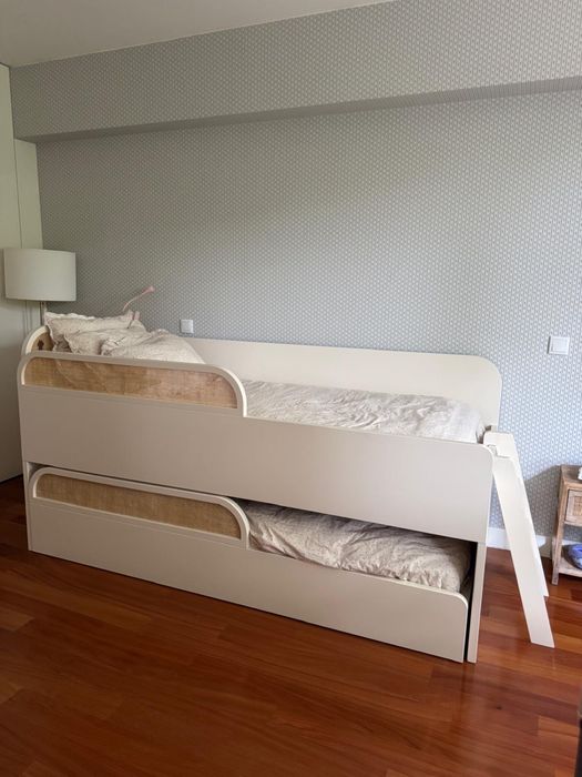 Cama dupla 90x200cm com gavetão em madeira lacada