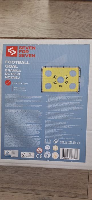 Bramka piłkarska.
