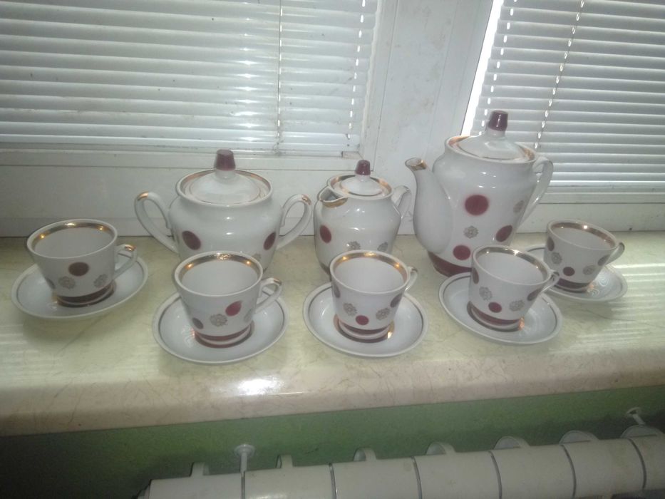 Винтажный кофейный сервиз из фаянса с коричневой и золотой глазурью