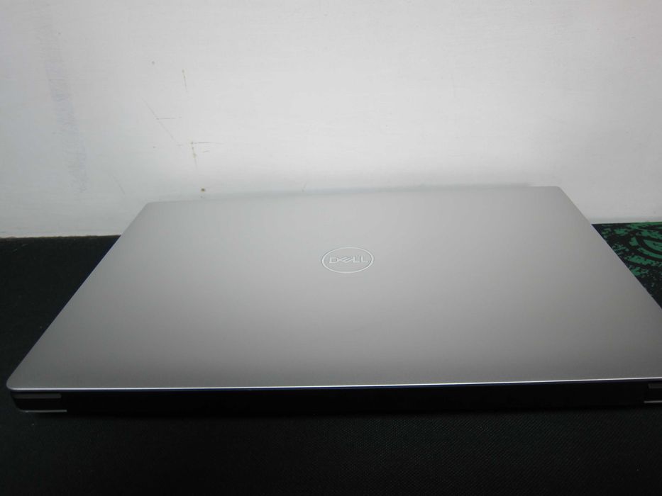 Dell Precision 5520/Intel Core I7 6820Hq 3.60 GHz/ram 16/15.6" IPS 1920 x 1080 Sharp/SSD 512