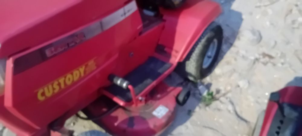 Tractor corta relva