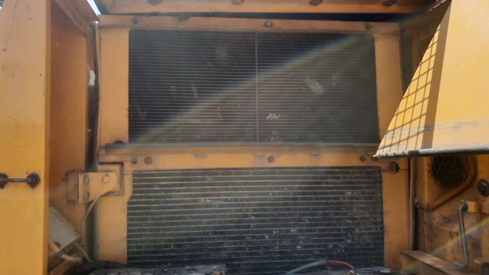 koparka liebherr R 922 hd chłodnica płynu chłodniczego wody oleju