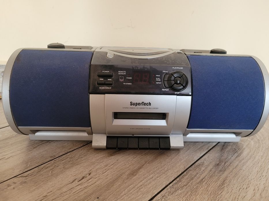 Radio firmy Supertech