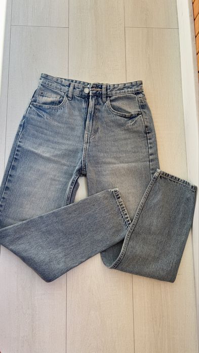 Джинсы женскин Stadivarius,Levis,Cropp