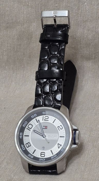 Часы Tommy hilfiger