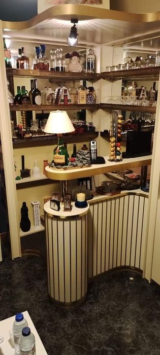 Bar e móvel de sala