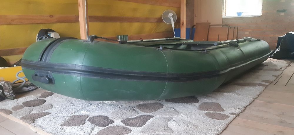 Лодка с моторм в отличром состоянии