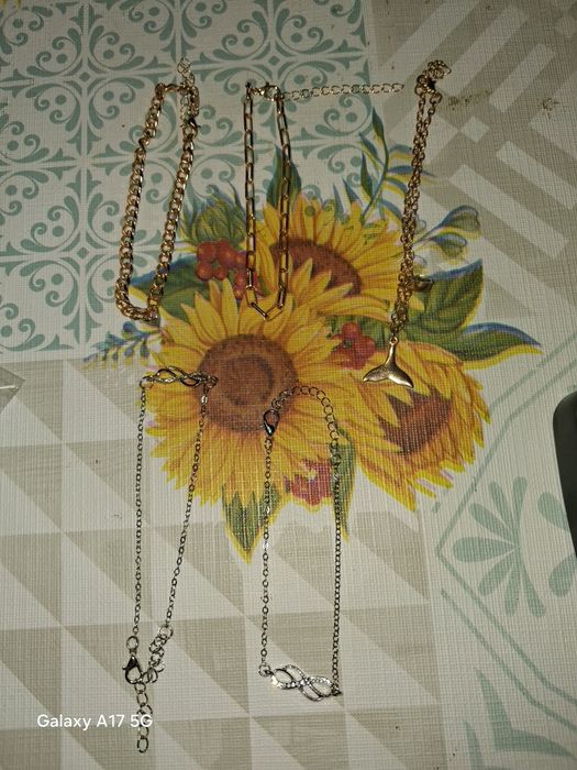 Pulseiras novas em aço inoxidável