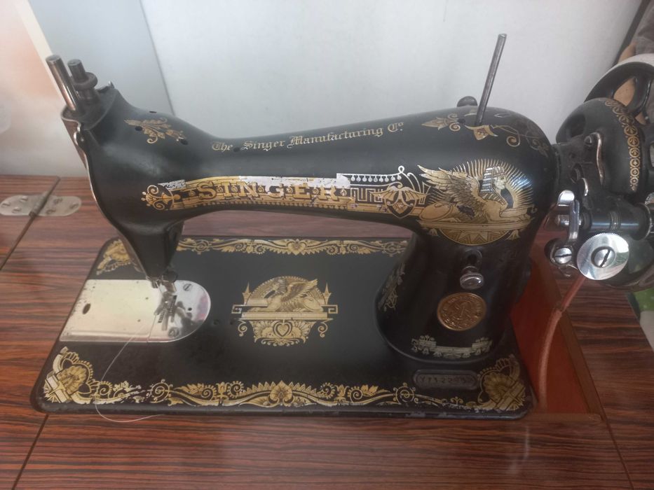 Maquina de custura com movel