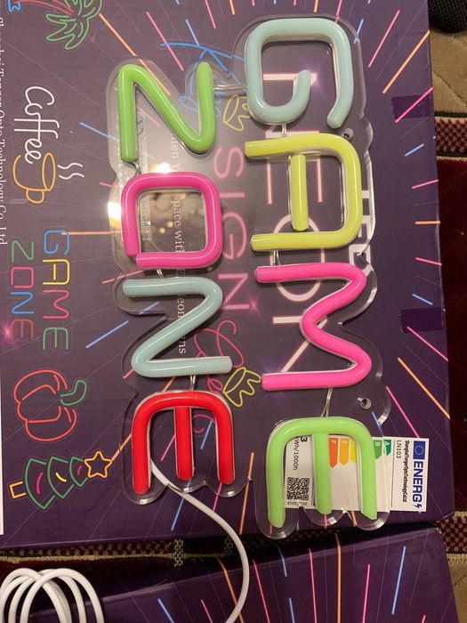 Неоновая вывеска game zone