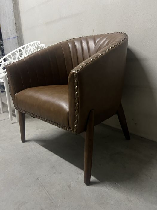 Poltrona de Couro Castanha