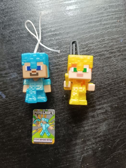 Dwie figurki Minecraft