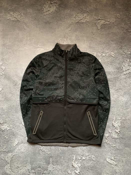 Технологічна вітровка Asics відштовхує воду і світло стан ідеал!