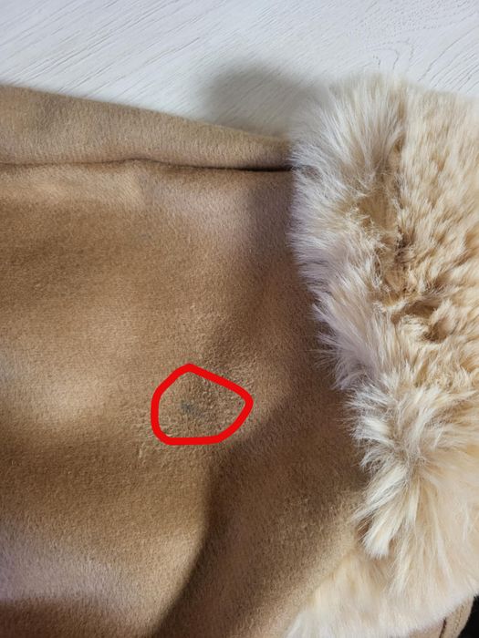 Ponczo/narzuta beżowa ze sztucznym futerkiem